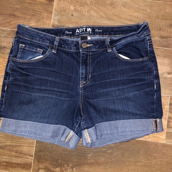 🔥FINAL PRICE REDUCTION🔥Apt 9 Cuffed Jean Shorts - Picture 1 of 3